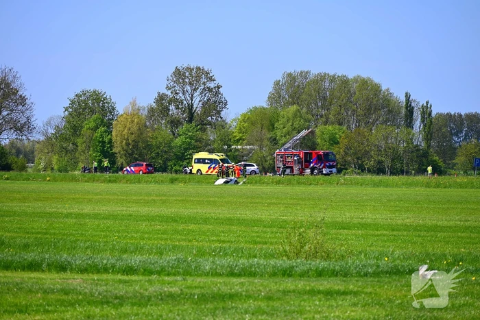 Auto belandt in sloot