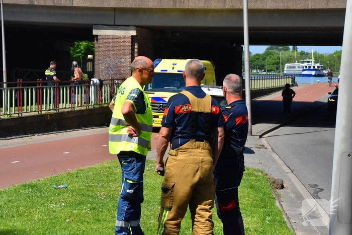 Hulpdiensten ingezet na melding persoon te water