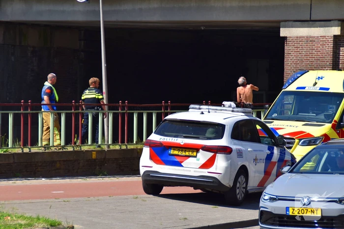 Hulpdiensten ingezet na melding persoon te water