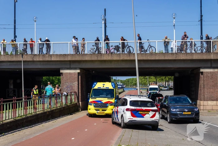 Hulpdiensten ingezet na melding persoon te water