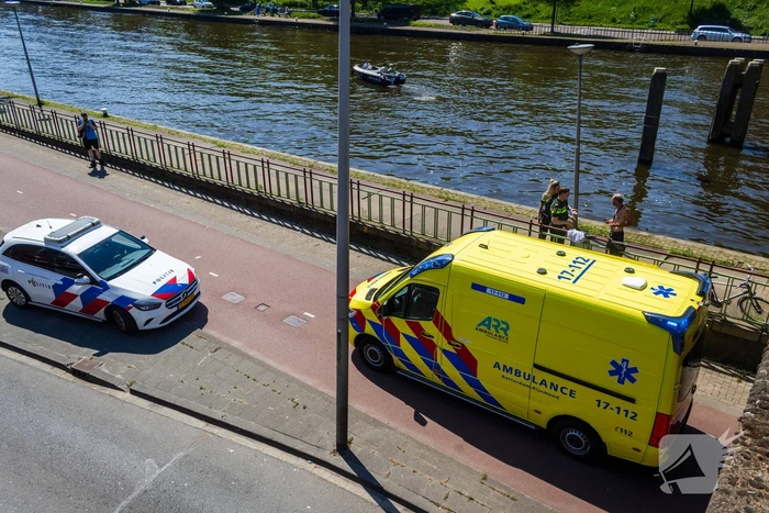 Hulpdiensten ingezet na melding persoon te water