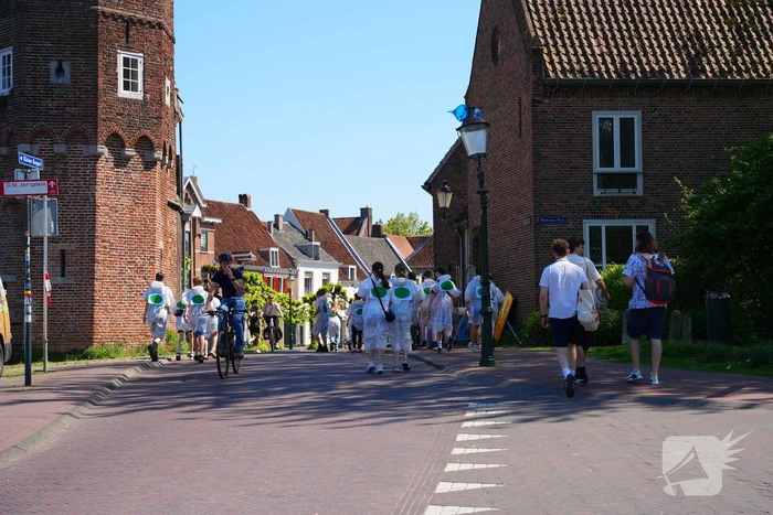 Tientallen jongeren op de vlucht voor politie