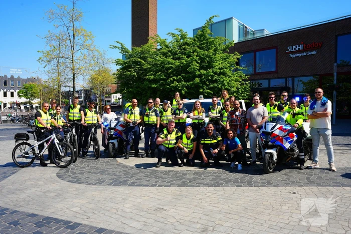 Tientallen jongeren op de vlucht voor politie