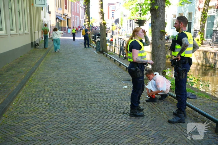 Tientallen jongeren op de vlucht voor politie