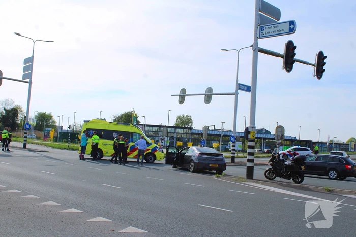 Ambulance aangereden door automobilist