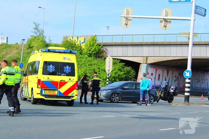 Ambulance aangereden door automobilist