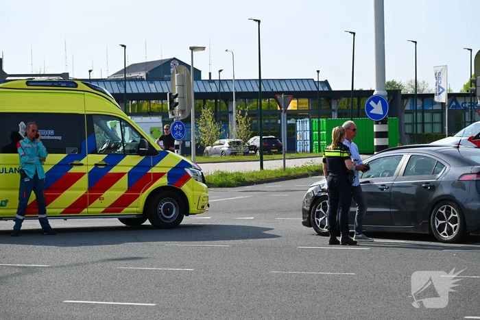 Ambulance aangereden door automobilist