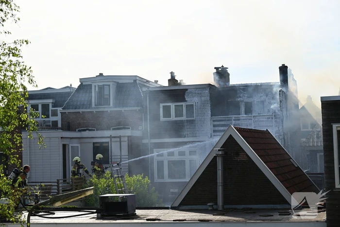 Veel rookontwikkeling bij brand in appartementen boven winkels