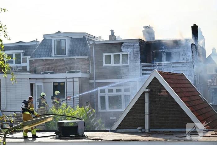 Veel rookontwikkeling bij brand in appartementen boven winkels