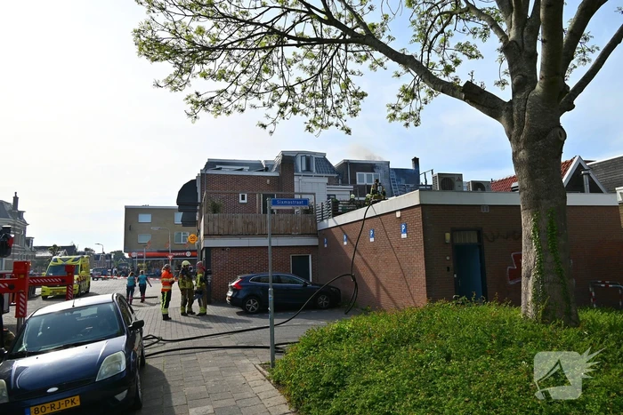 Veel rookontwikkeling bij brand in appartementen boven winkels