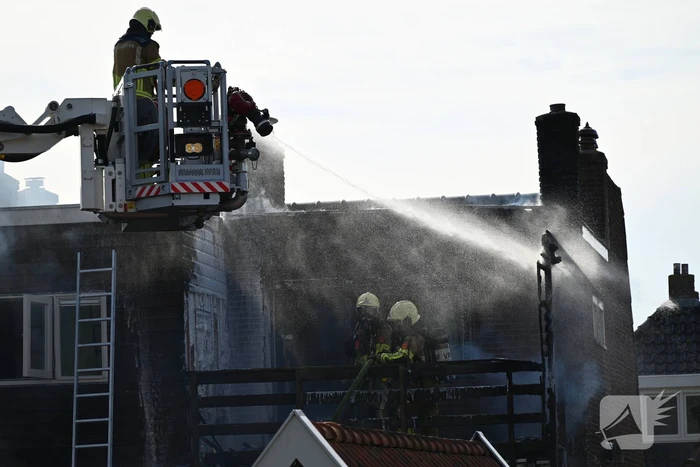 Veel rookontwikkeling bij brand in appartementen boven winkels
