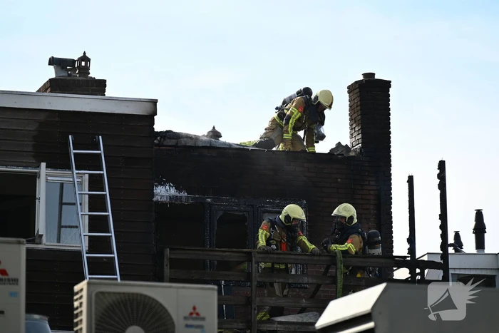 Veel rookontwikkeling bij brand in appartementen boven winkels