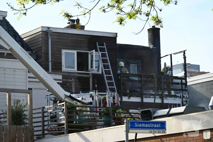 Veel rookontwikkeling bij brand in appartementen boven winkels