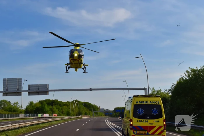 Auto belandt op zijn kop na ongeval, traumateam ingezet