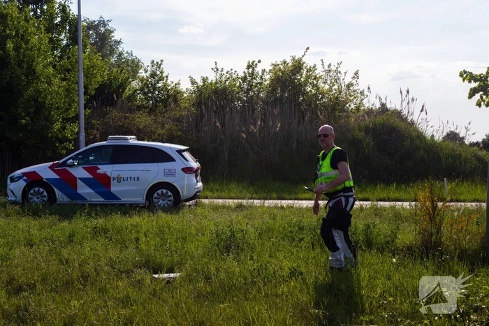 Auto belandt op zijn kop na ongeval, traumateam ingezet