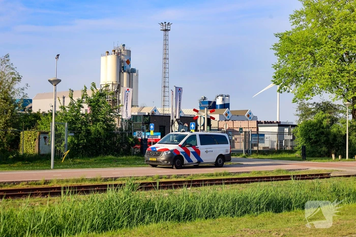Persoon gered uit silo met beton