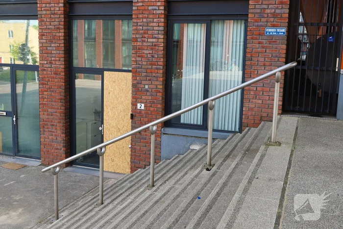 Explosie voor woning zorgt voor flinke schade