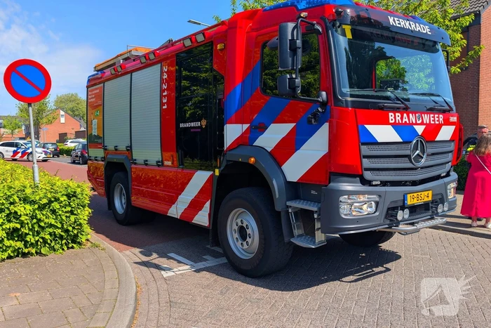 Automobilist verliest macht over het stuur en raakt muur