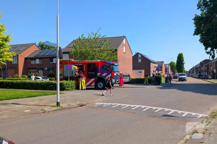 Automobilist verliest macht over het stuur en raakt muur