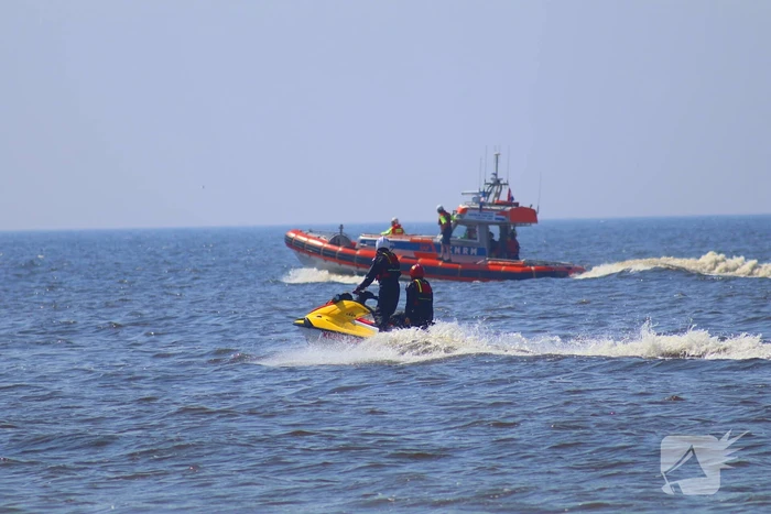 Zoekactie naar vermiste persoon op strand