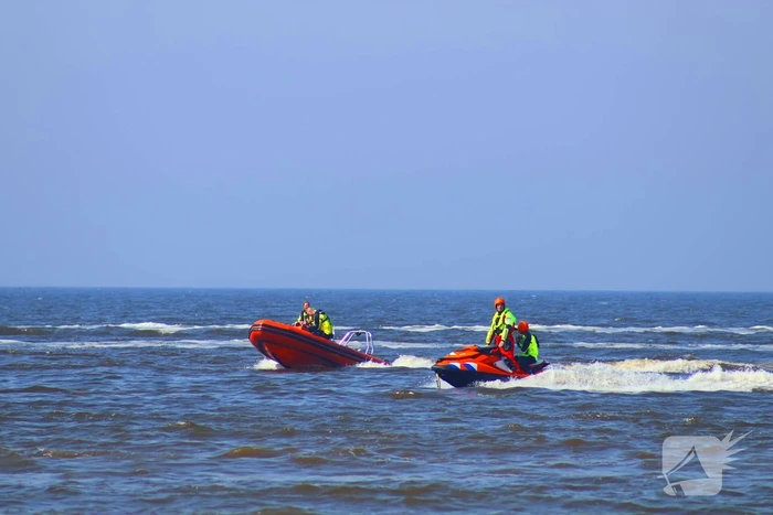 Zoekactie naar vermiste persoon op strand