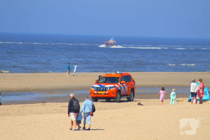 Zoekactie naar vermiste persoon op strand
