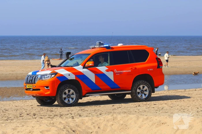 Zoekactie naar vermiste persoon op strand