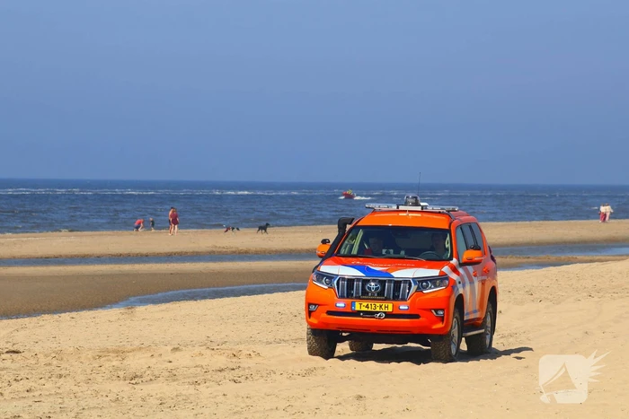 Zoekactie naar vermiste persoon op strand
