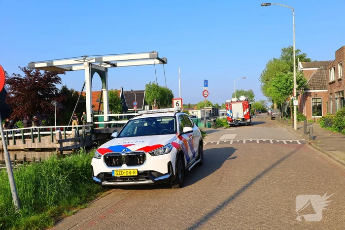 Brandweer houdt woonboot in de gaten na water maken