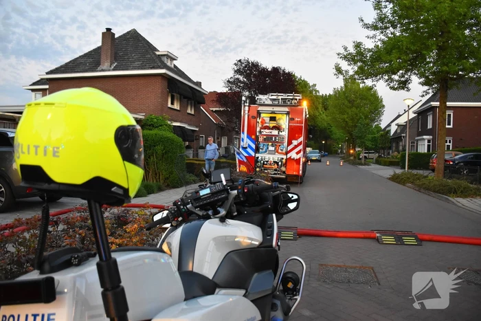 Forse rookwolken bij grote brand in autogarage