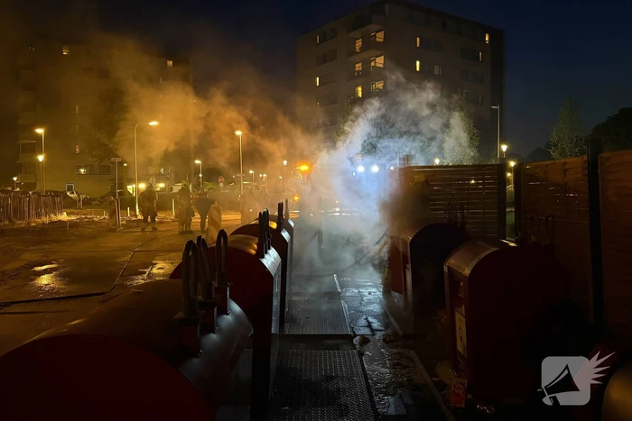 Brand in en naast ondergrondse container