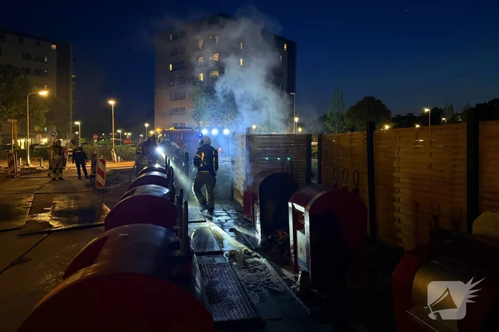 Brand in en naast ondergrondse container