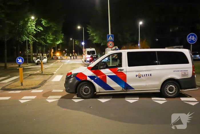 Auto vliegt in brand na aanrijding tijdens politieachtervolging