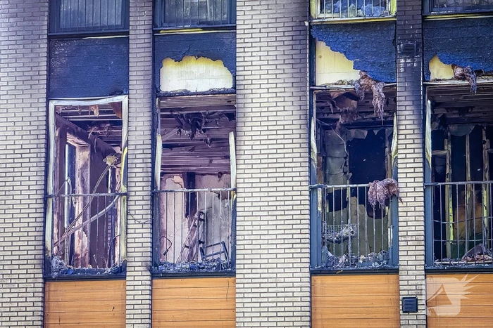 Uitslaande brand in appartementencomplex leidt tot grote schade
