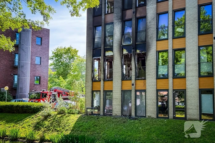 Uitslaande brand in appartementencomplex leidt tot grote schade