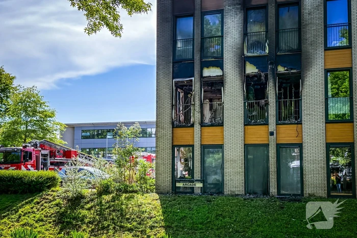 Uitslaande brand in appartementencomplex leidt tot grote schade