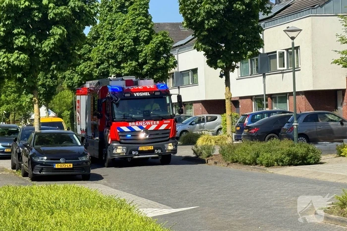 Brandweer bestrijdt brand in zonnepanelen