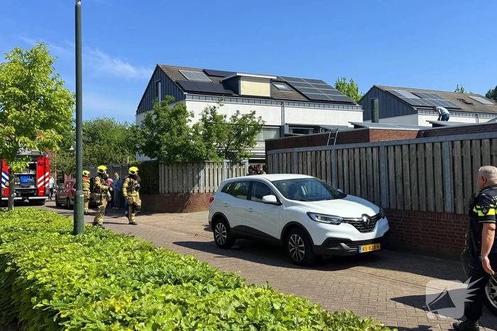 Brandweer bestrijdt brand in zonnepanelen