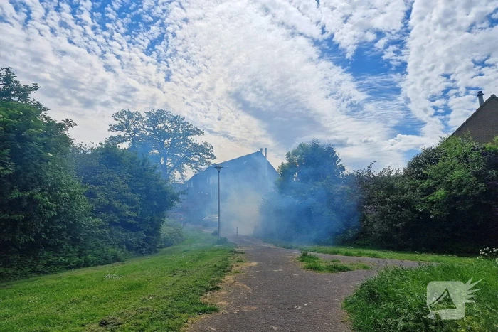 Schade aan poort en schutting door brand