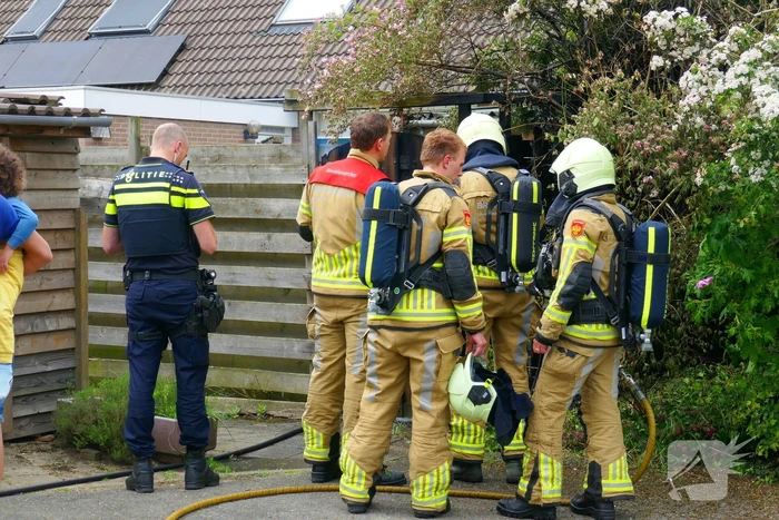 Schade aan poort en schutting door brand