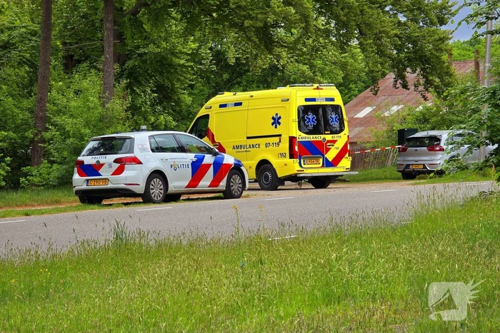 Overleden persoon aangetroffen in bosgebied