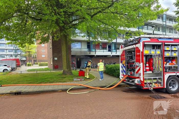 Veel rookontwikkeling bij brand in kelderbox