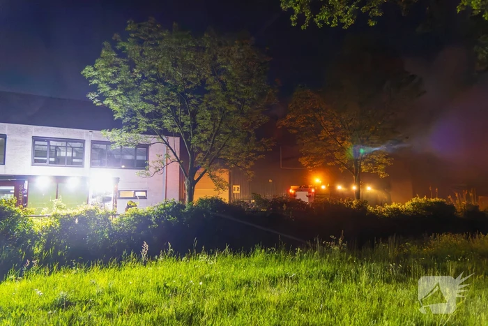 Grote uitslaande brand in loods