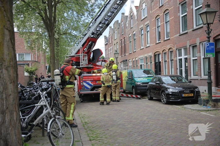Brandweer ingezet voor brand op dak van woning