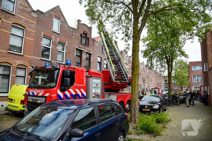 Brandweer ingezet voor brand op dak van woning