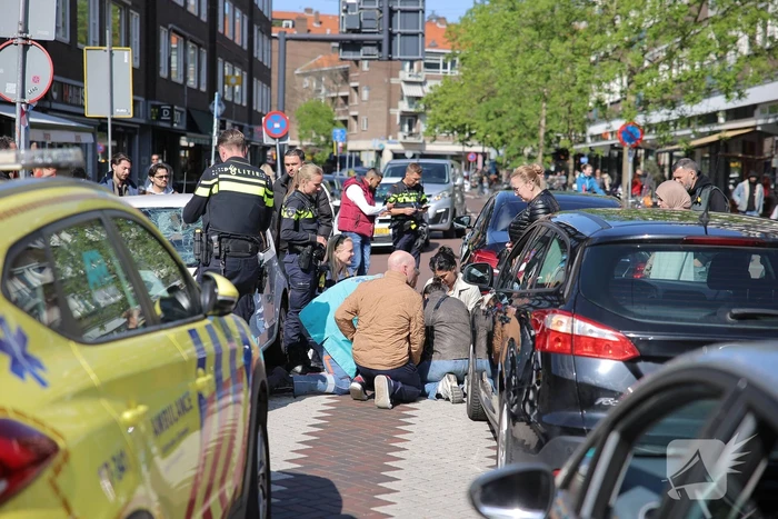 Dame geschept door automobilist