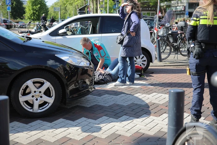 Dame geschept door automobilist