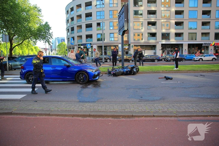 Motorrijder gewond bij botsing, automobilist mee naar bureau