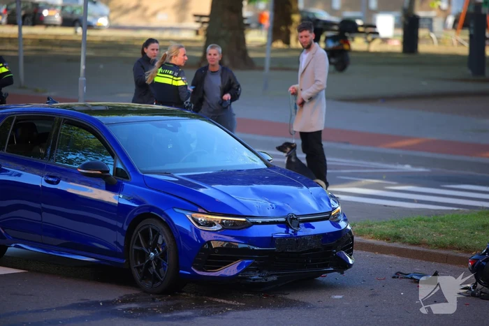 Motorrijder gewond bij botsing, automobilist mee naar bureau
