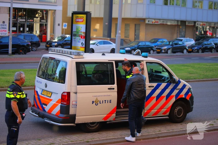 Motorrijder gewond bij botsing, automobilist mee naar bureau